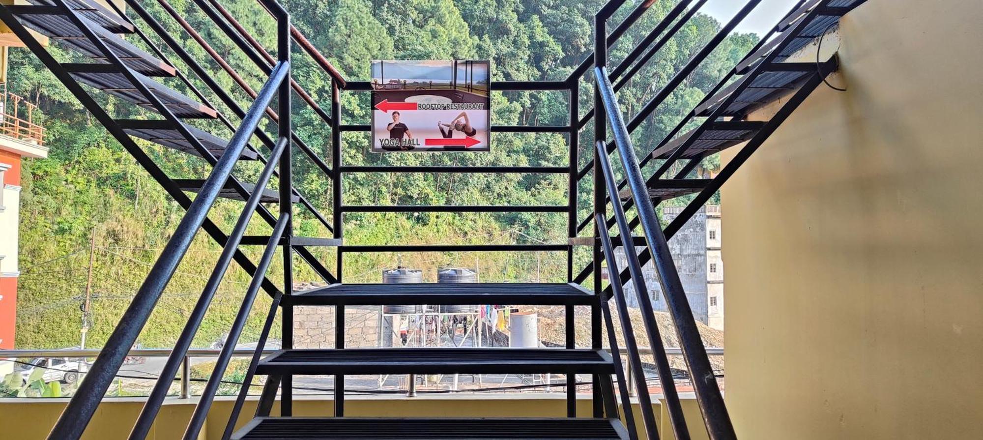 Hotel August International ポカラ エクステリア 写真