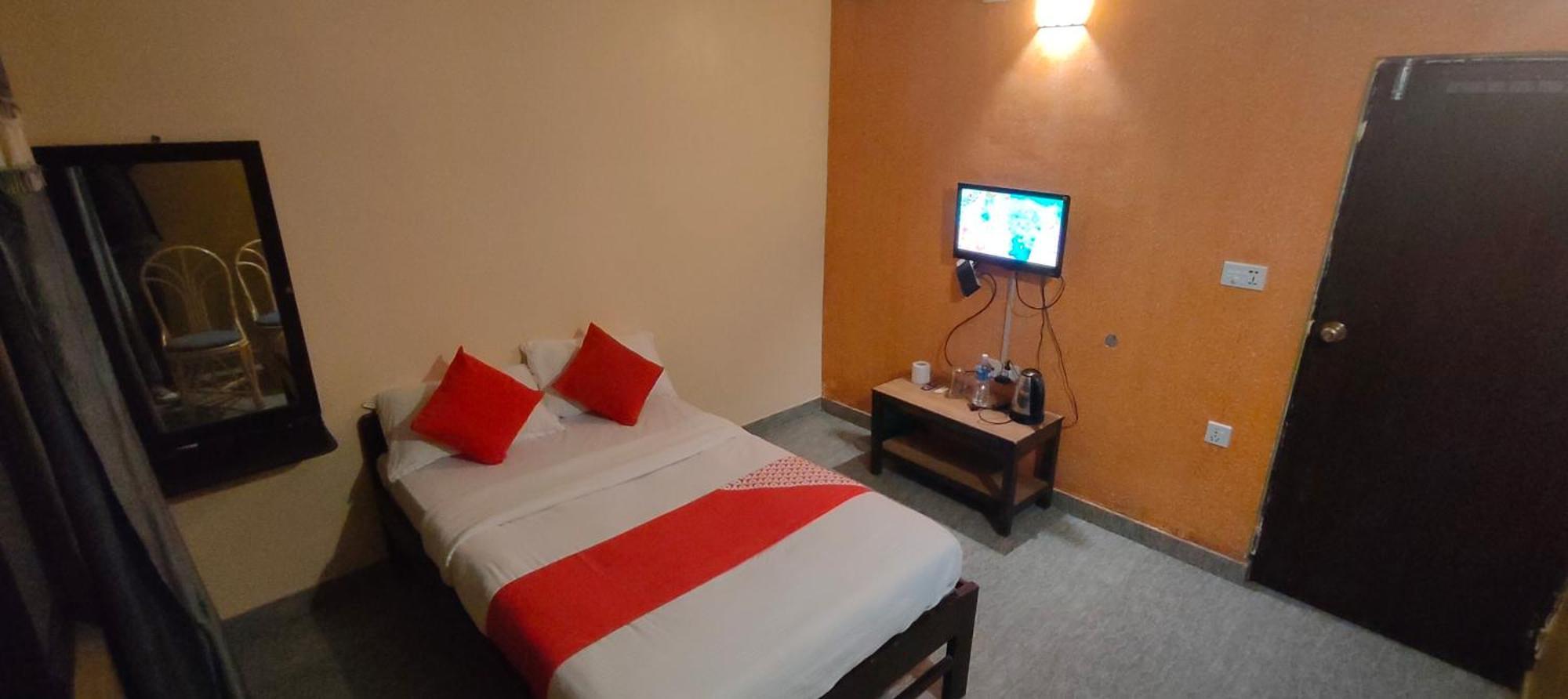 Hotel August International ポカラ エクステリア 写真